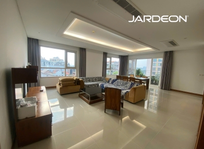 Xi Riverview Palace 3 bedroom apartment, size 201m²